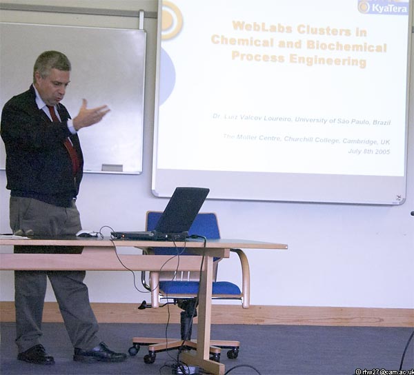 Luiz Valcov Loureiro talking about the use of weblabs at the University of São Paulo, Brazil